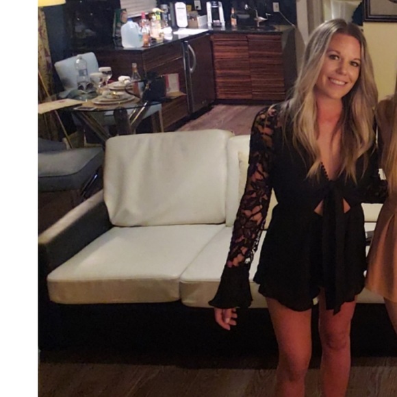 Plunging Knotted Front Lace Sleeve Frill Romper - Picture 4 of 6